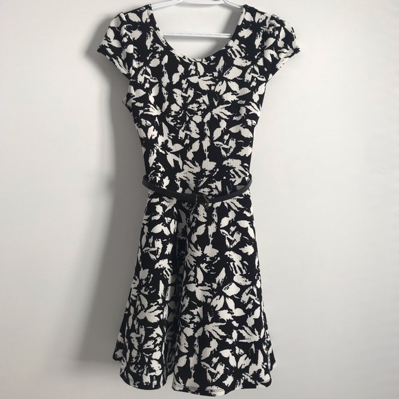 Skater Girl Dress with tulle skirt and belt - Picture 1 of 3